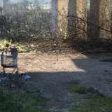 Insomma la sensazione � che pian piano i segni distintivi della vita di campagna stiano lasciando il posto alla prepotente avanzata dello zona dedicata allo shopping, simboleggiata da un carrello della spesa arrivato fin qua gi� a conquistare gli ultimi scampoli di natura sopravvissuta
